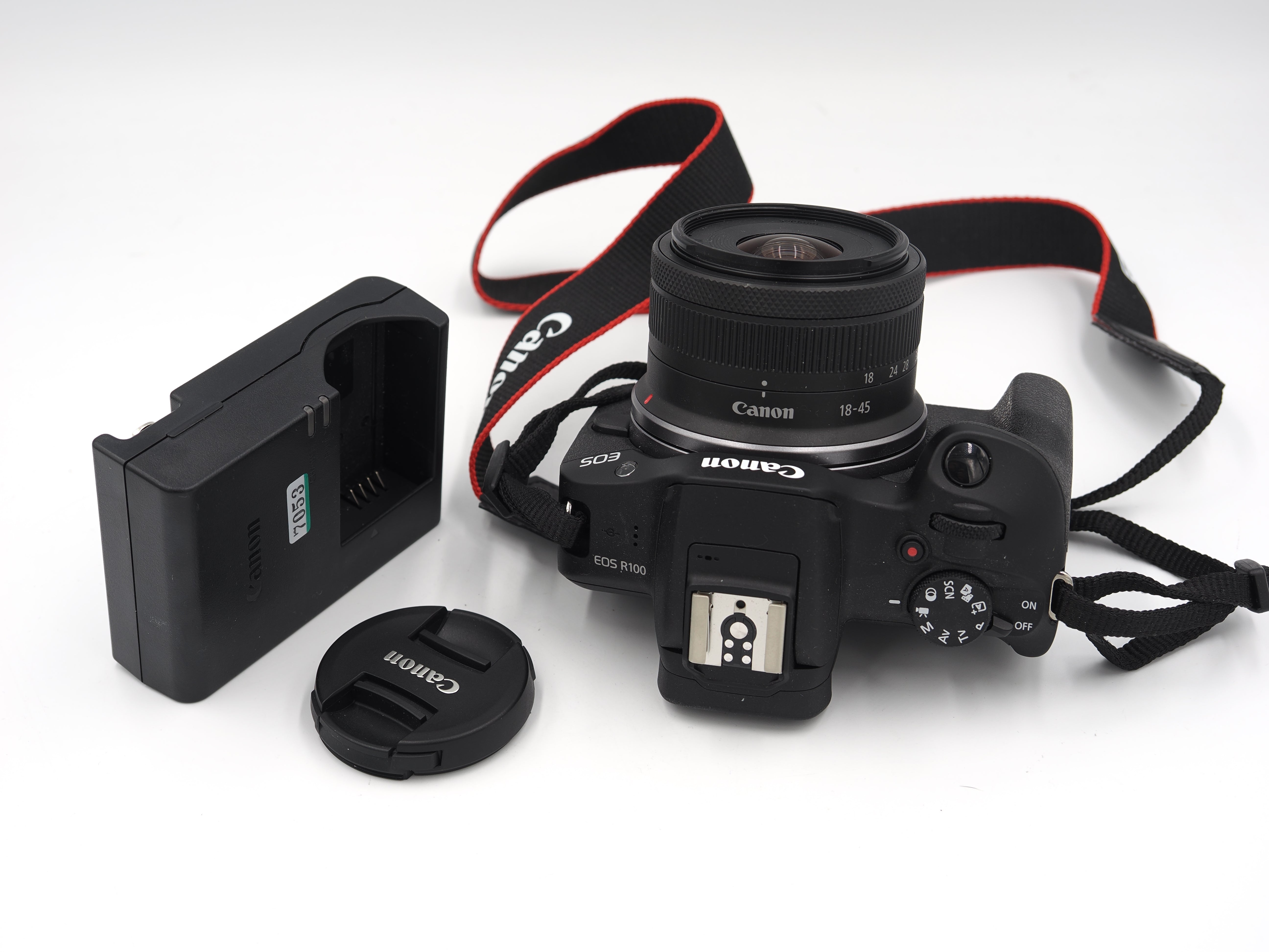 Used Canon R100 with 18-45mm lens #7053