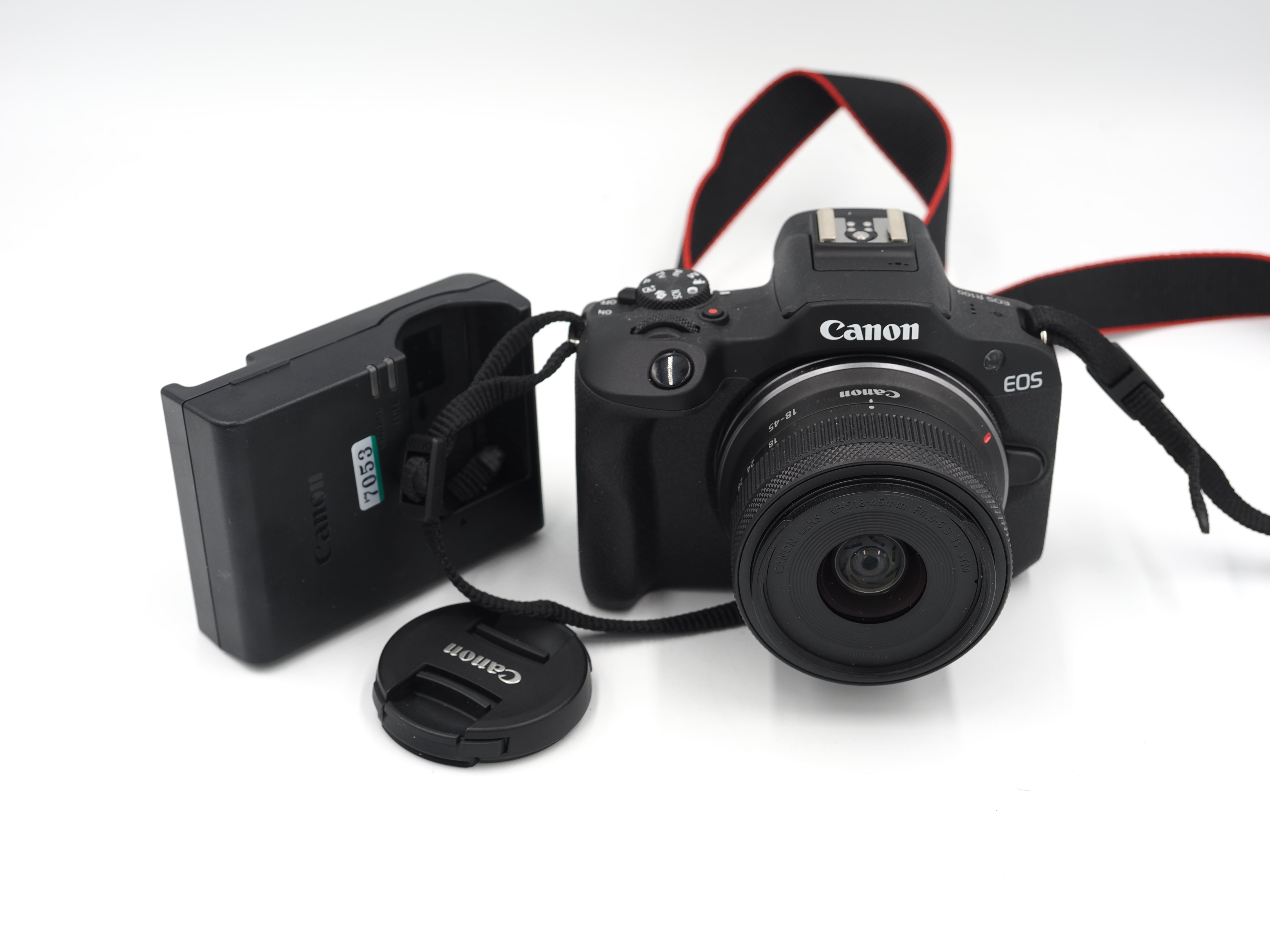 Used Canon R100 with 18-45mm lens #7053