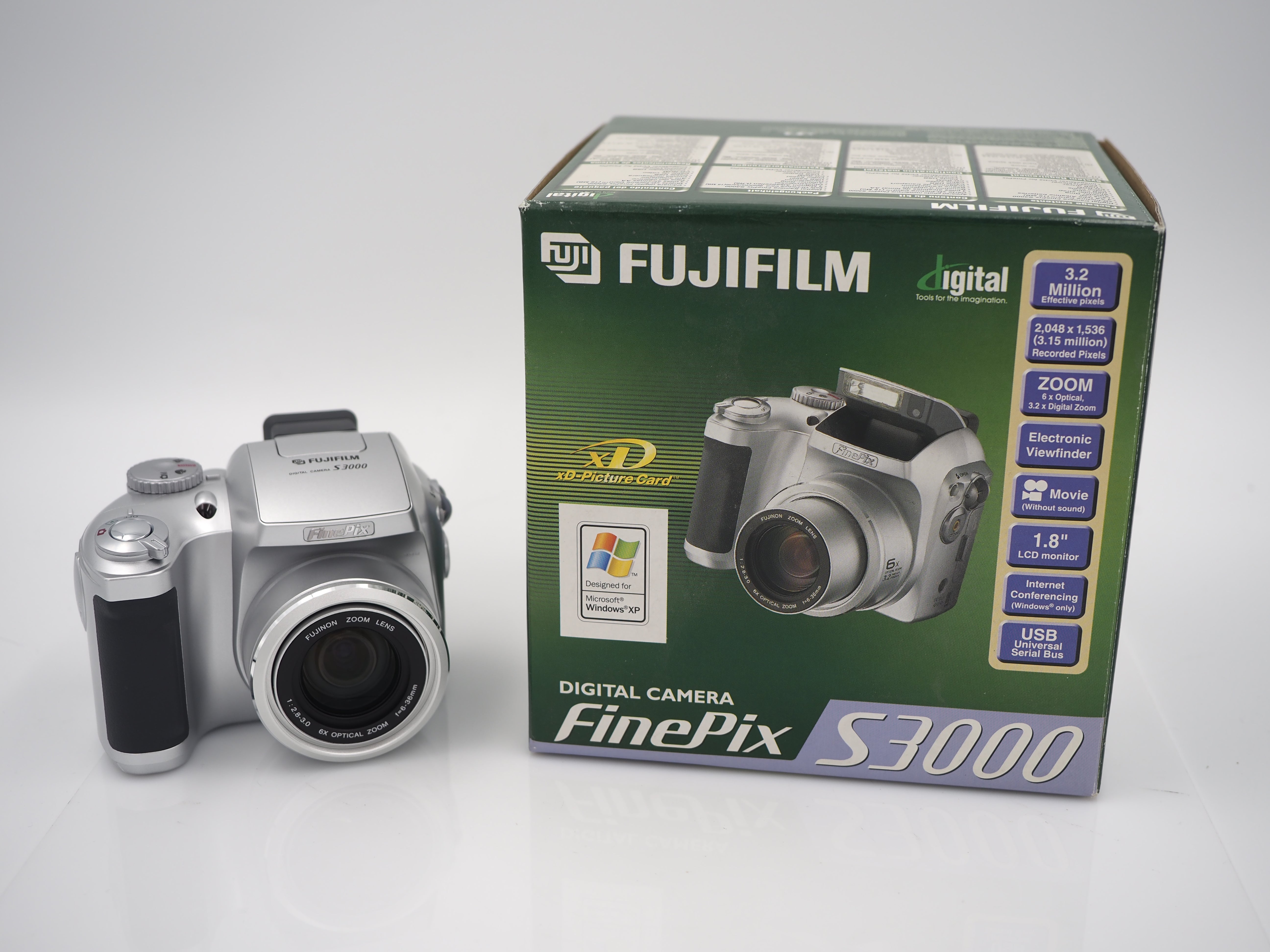 Used Fuji S-3000 Digital Camera #8121us