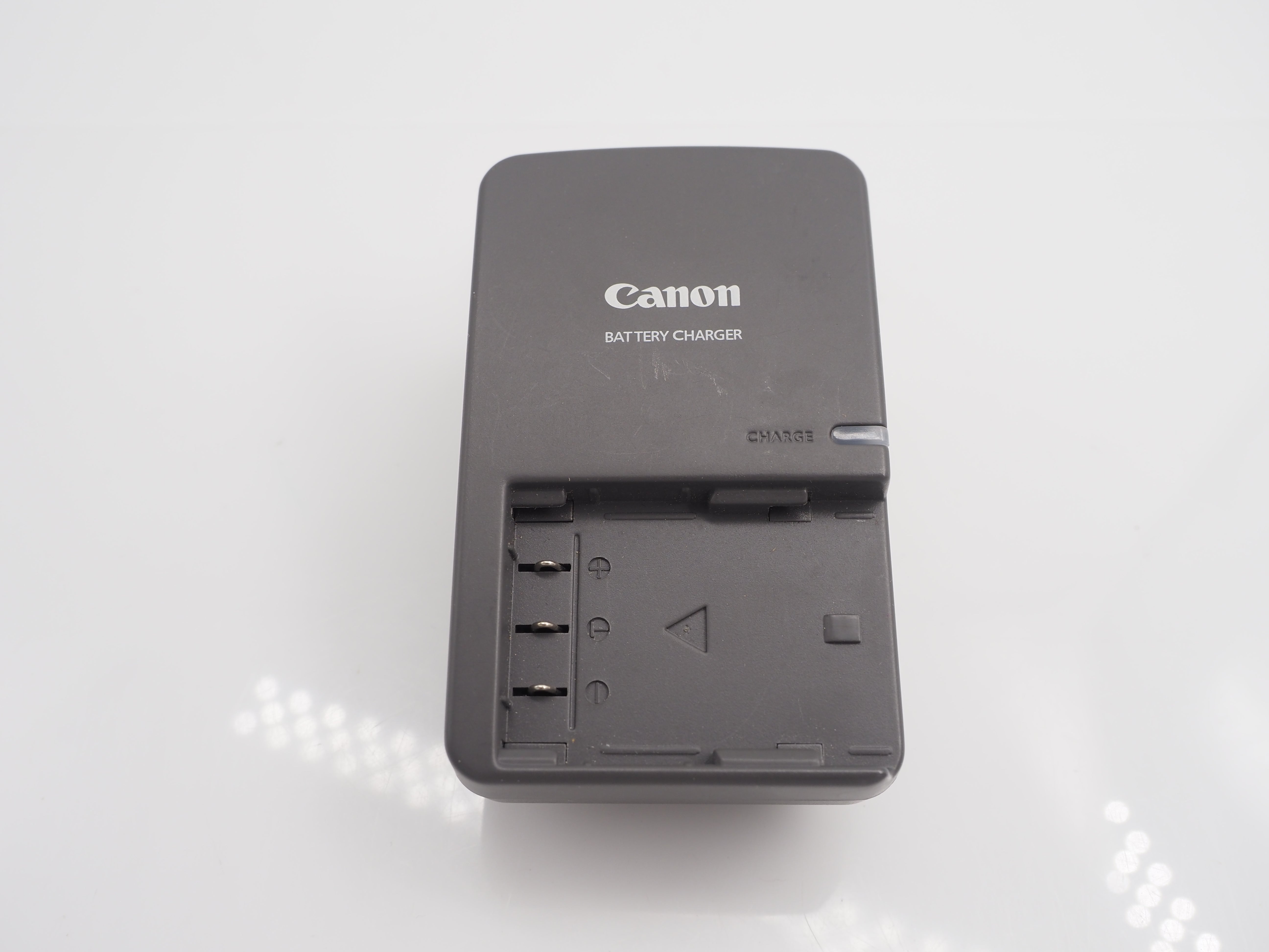Used Canon CB-2LW Battery Charger 8571us